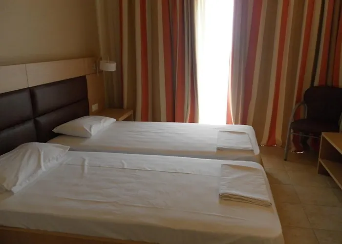 Esperia Hotel 2*